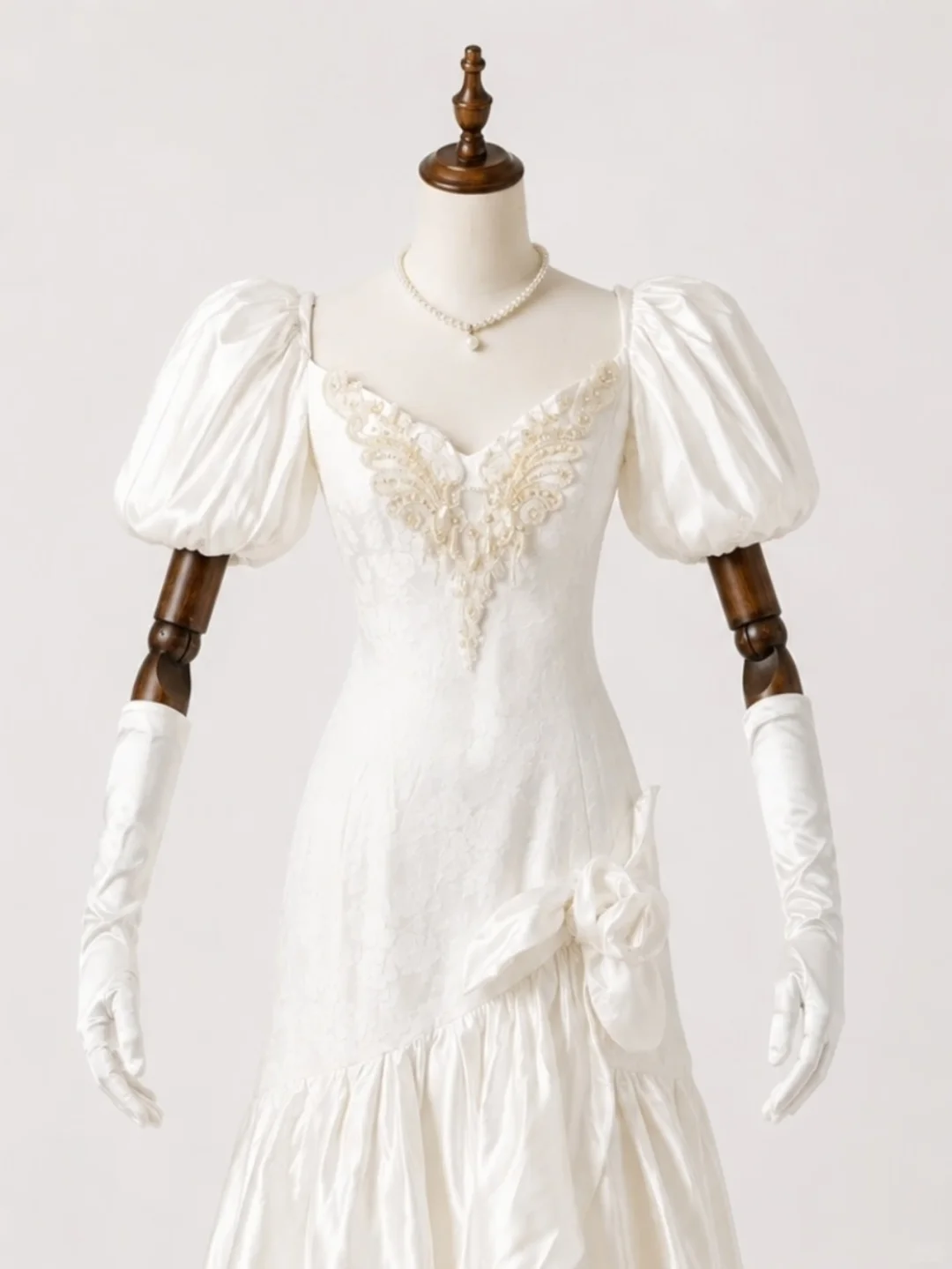 Ivory White Vintage French Wedding Dress, Puff Short Sleeve V‑Neck Lace Beaded Embroidery Fitted Bodice Satin Bow High‑Low Ruffle Bridal Gown gh9082