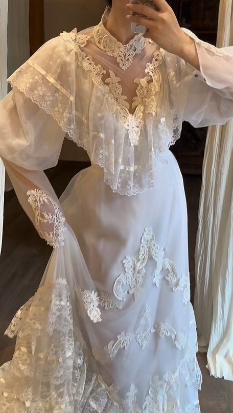 Ivory White Victorian Vintage Wedding Gown, Lace Illusion High Neck Cape Ruffle Puff Long Sleeve Lace Applique Tiered Tulle Bridal Dress gh9070