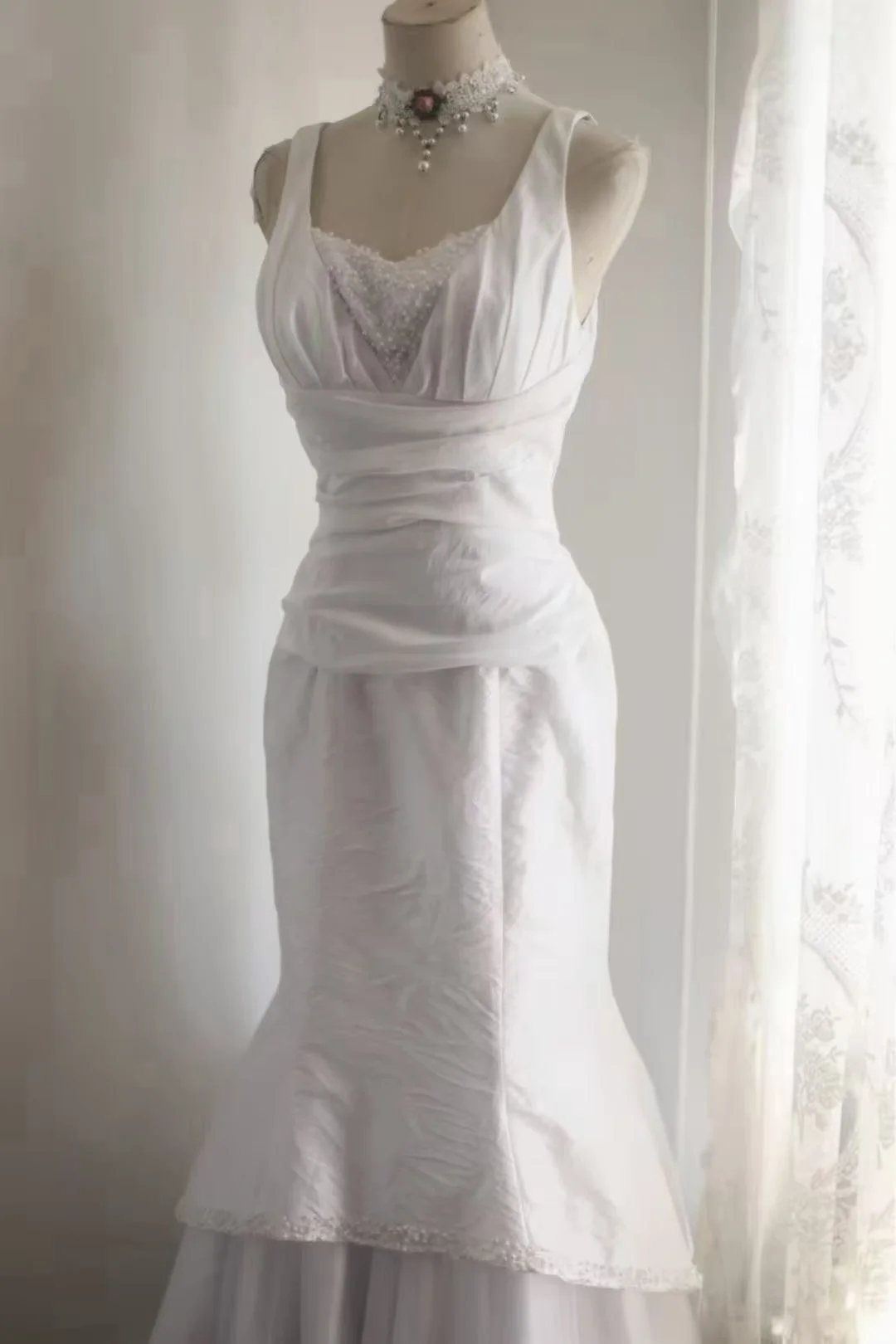 Vintage Sleeveless U‑Neck Mermaid Wedding Dress, Lace Inner V‑Neck Ruched Wrap Waist Tiered Tulle Layered Bridal Gown gh9113