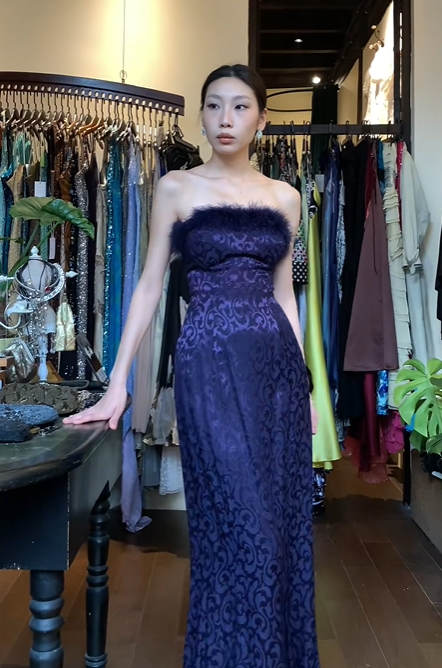 Dark Purple Strapless Long Formal Gown Feather Trim Jacquard A-Line Evening Dress gh9652