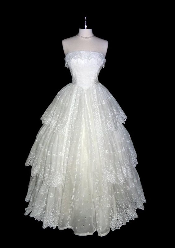 Robe de mariée en tulle et dentelle blanche gh6868