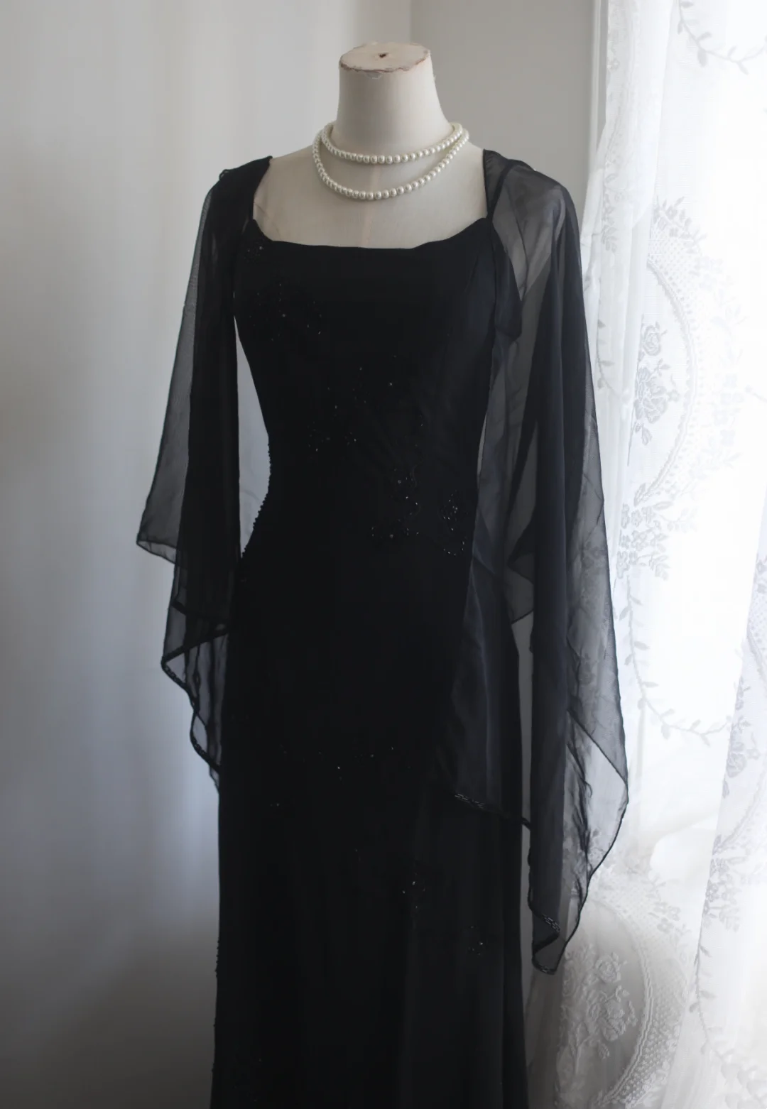Black halter-neck fitted vintage ball gown, evening dress gh7126