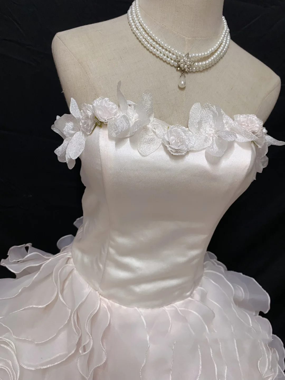Off-white strapless romantic gown with fitted waist and fluffy tiered cake skirt, wedding dress & bridal gown gh8231