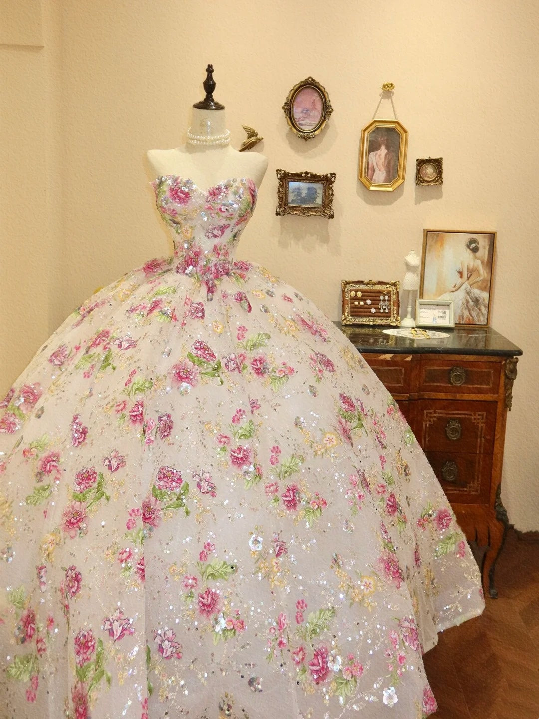 girlhomeshops-Traumhaftes Brautkleid aus Tüll mit Paillettenstickerei, lang, ärmellos, Prinzessinnen-Stil, Brautkleid gh5905