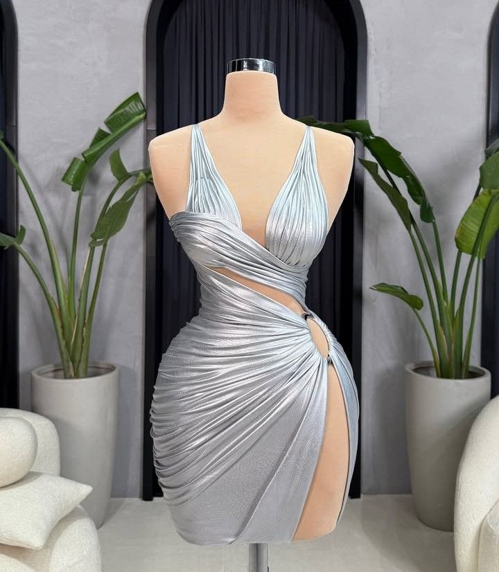 🔥 Rabatt: 5 % Rabatt auf Bestellungen über 100 $ – Silbernes, modisches, sexy, kurzes Satin-Partykleid mit V-Ausschnitt, gh4968