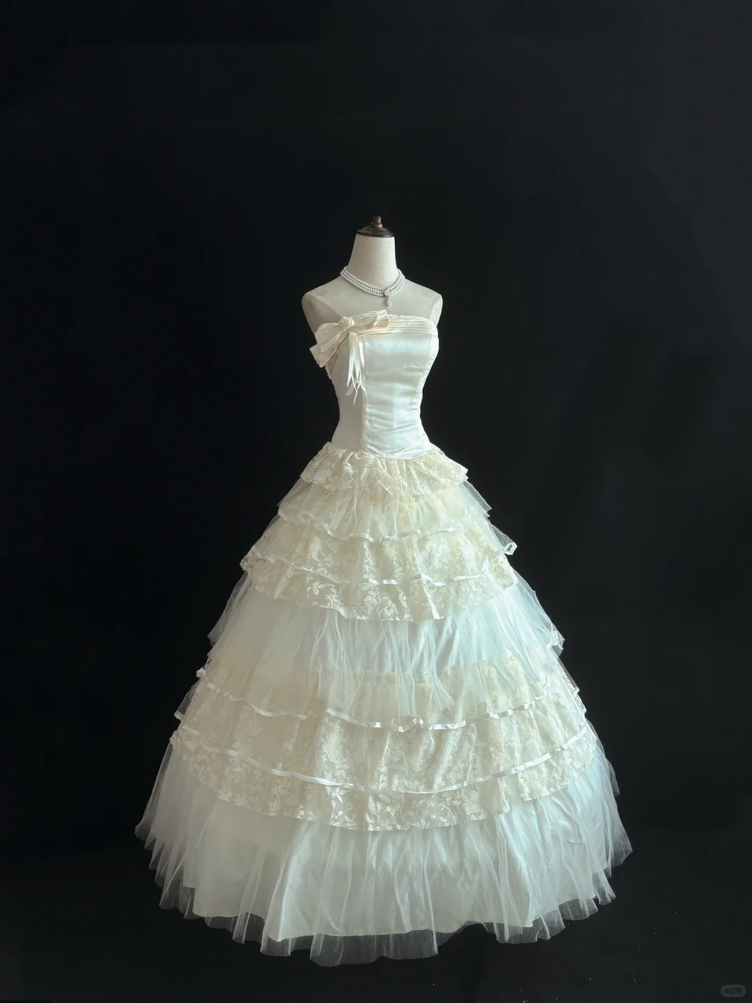 Off-white strapless romantic gown with fitted waist and fluffy princess skirt, wedding dress & bridal gown gh8173