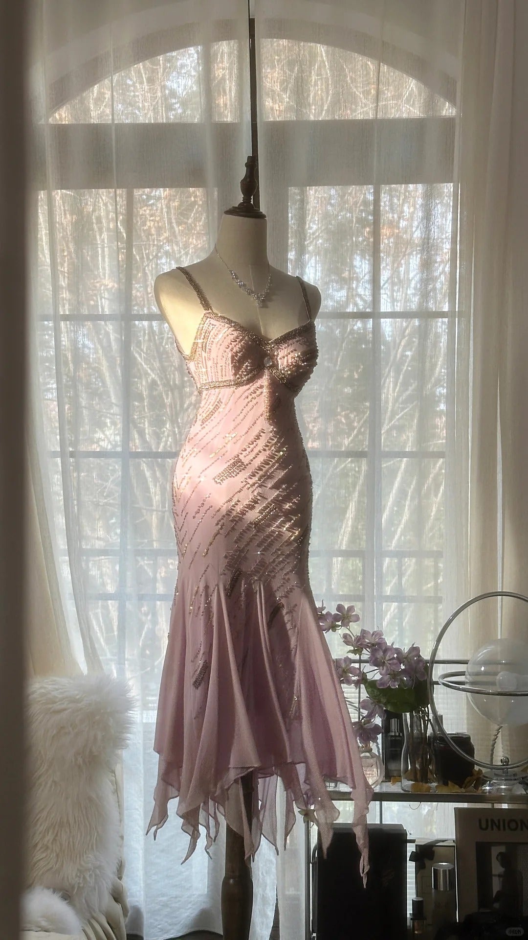 Blassrosa, elegantes, modisches, raffiniertes, perlenbesetztes, herzförmiger Ausschnitt, Spaghettiträger, langes Chiffon-Kleid mit Rüschen, Heimkehrkleid, Ballkleid, Abendkleid, Geburtstags-/Urlaubspartykleid, Ballkleid gh4067