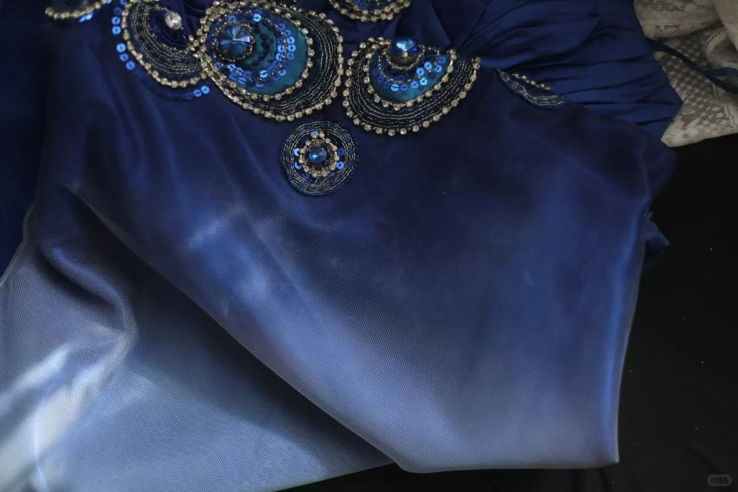Strapless Navy Ombre Mermaid Evening Gown, Draped Bodice Large Bow Peacock‑Motif Beaded Sequin Appliqué Gradient Tulle Formal Prom Dress gh9119