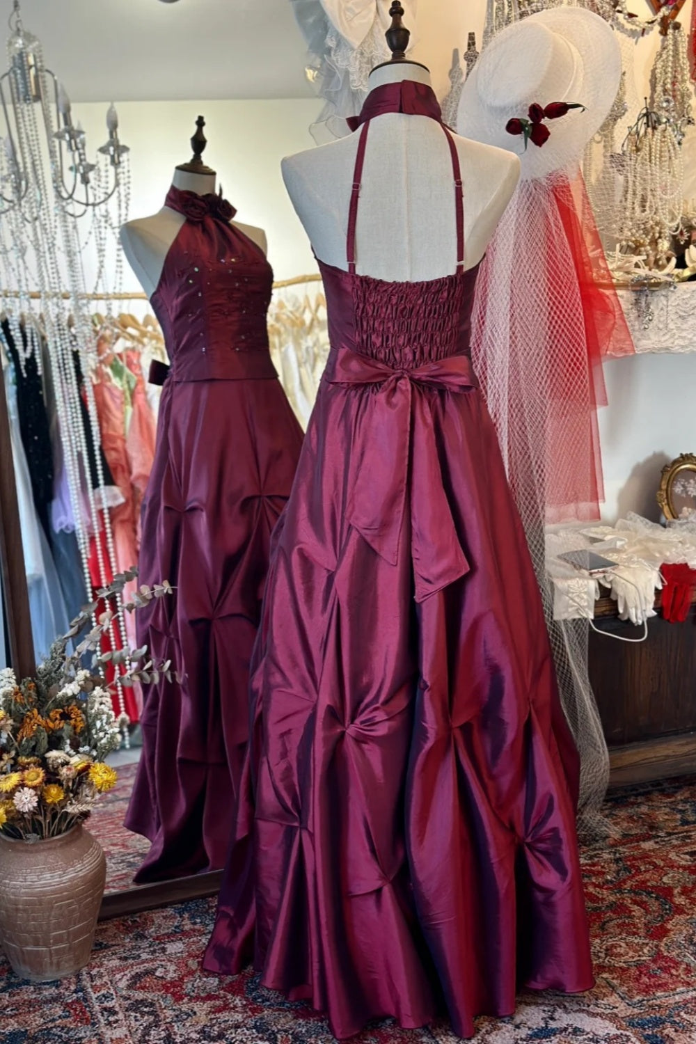 Robe dos nu style diva rétro : jupe à volants cintrée à la taille, tissu satiné, robe de soirée haut de gamme gh6578