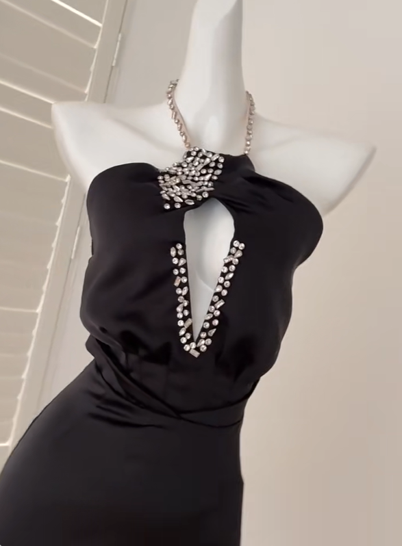 Schwarzes, modisches, sexy tiefes V-Ausschnitt, schweres Diamant-Kurz-Satin-Heimkehrkleid, Geburtstagspartykleid, Cocktailpartykleid, Abendkleid gh3962