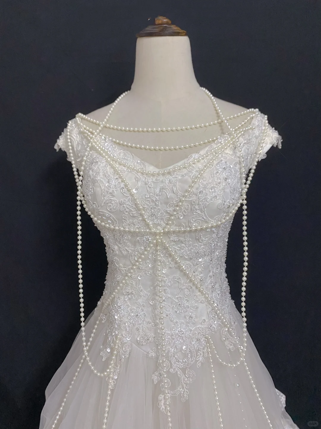 White Embroidered Lace Sexy Long Romantic Wedding Dress, Fitted Waist, Bodycon Silhouette gh8351