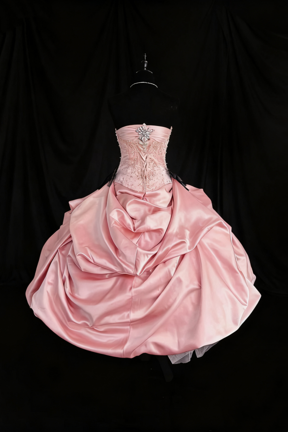 Girlhomeshops - Robe bustier longue en satin rose et nœud noir, style soirée, style girlish heart, avec perles, effet sirène, gh5888