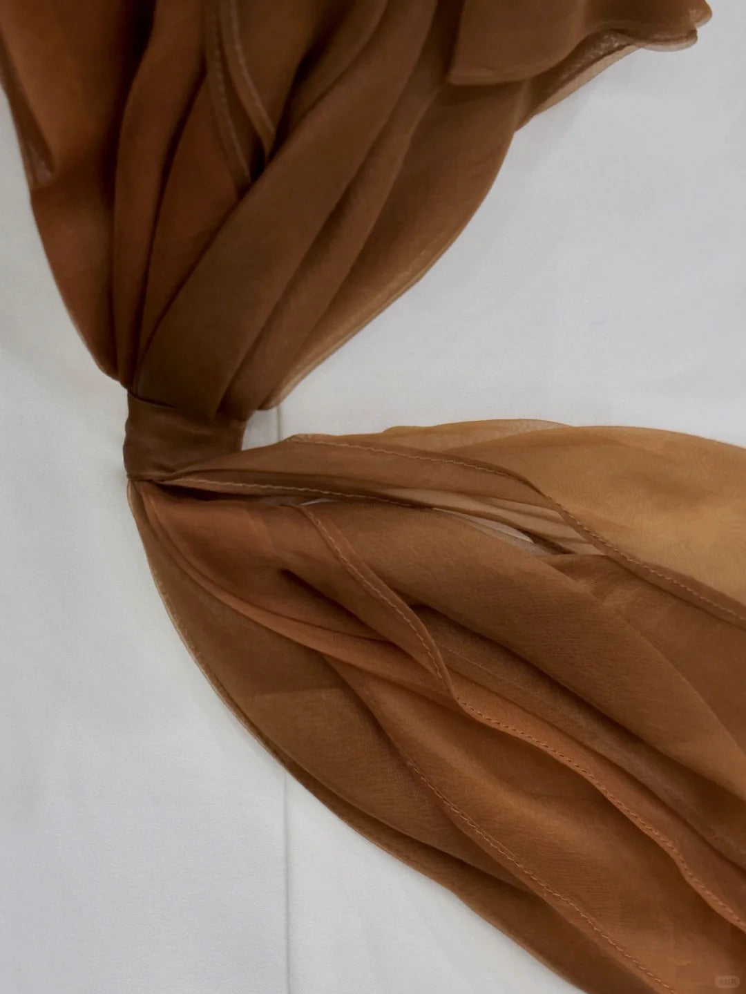 Girlhomeshops - Weißes, schlichtes, braunes Band, langes Satin-Ballkleid, Abendkleid, Partykleid, gh5119