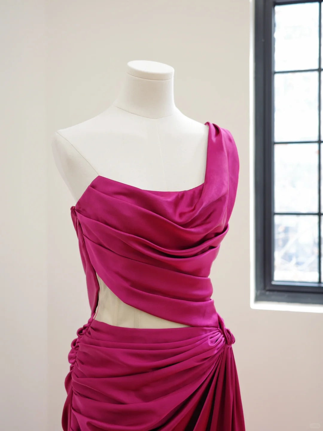 Girlhomeshops - Dunkelrosa stilvolles und elegantes langes Satin-Ballkleid Abendkleid gh5065