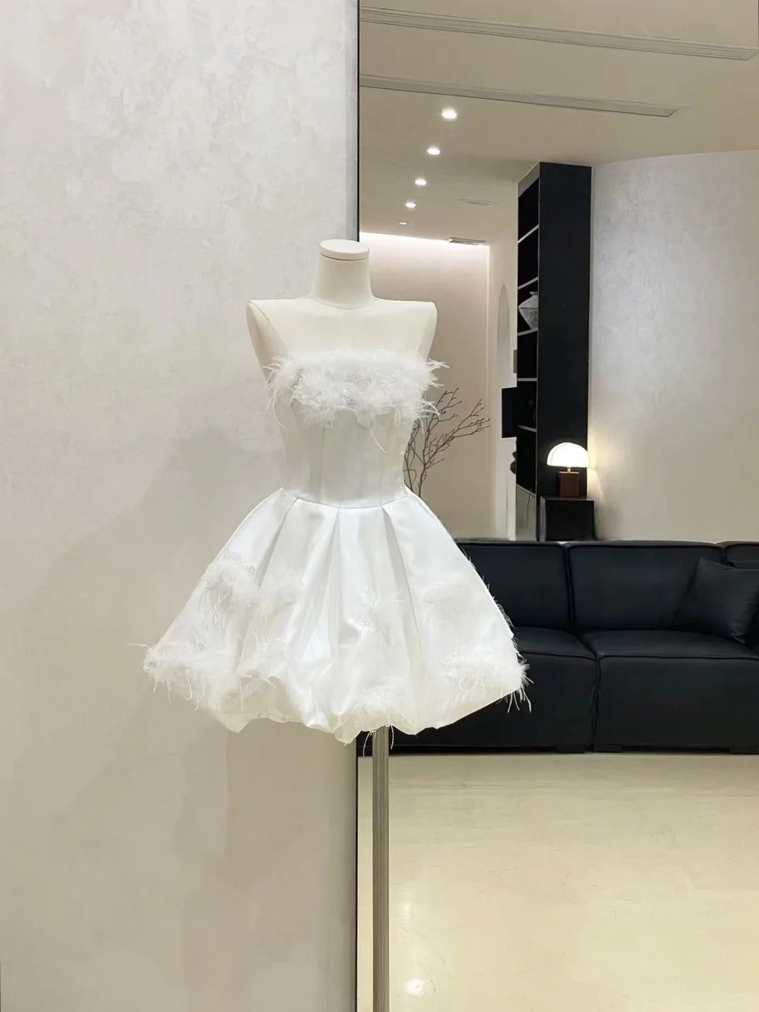 Weiße Feder wunderschöne Prinzessin Homecoming Kleid kurzes Satin Ballkleid Abendkleid Geburtstagskleid gh4524