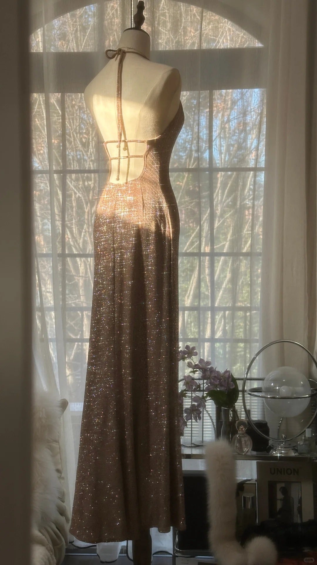 Champagner Wunderschönes, glänzendes, exquisites, perlenbesetztes Spaghettiträger-V-Ausschnitt-langes Chiffon-Ballkleid mit Pailletten, Abendkleid, Partykleid gh4095