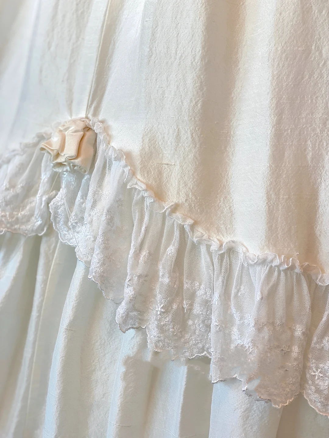 White Vintage Short Sleeve Court Style Flared Evening Gown gh7136