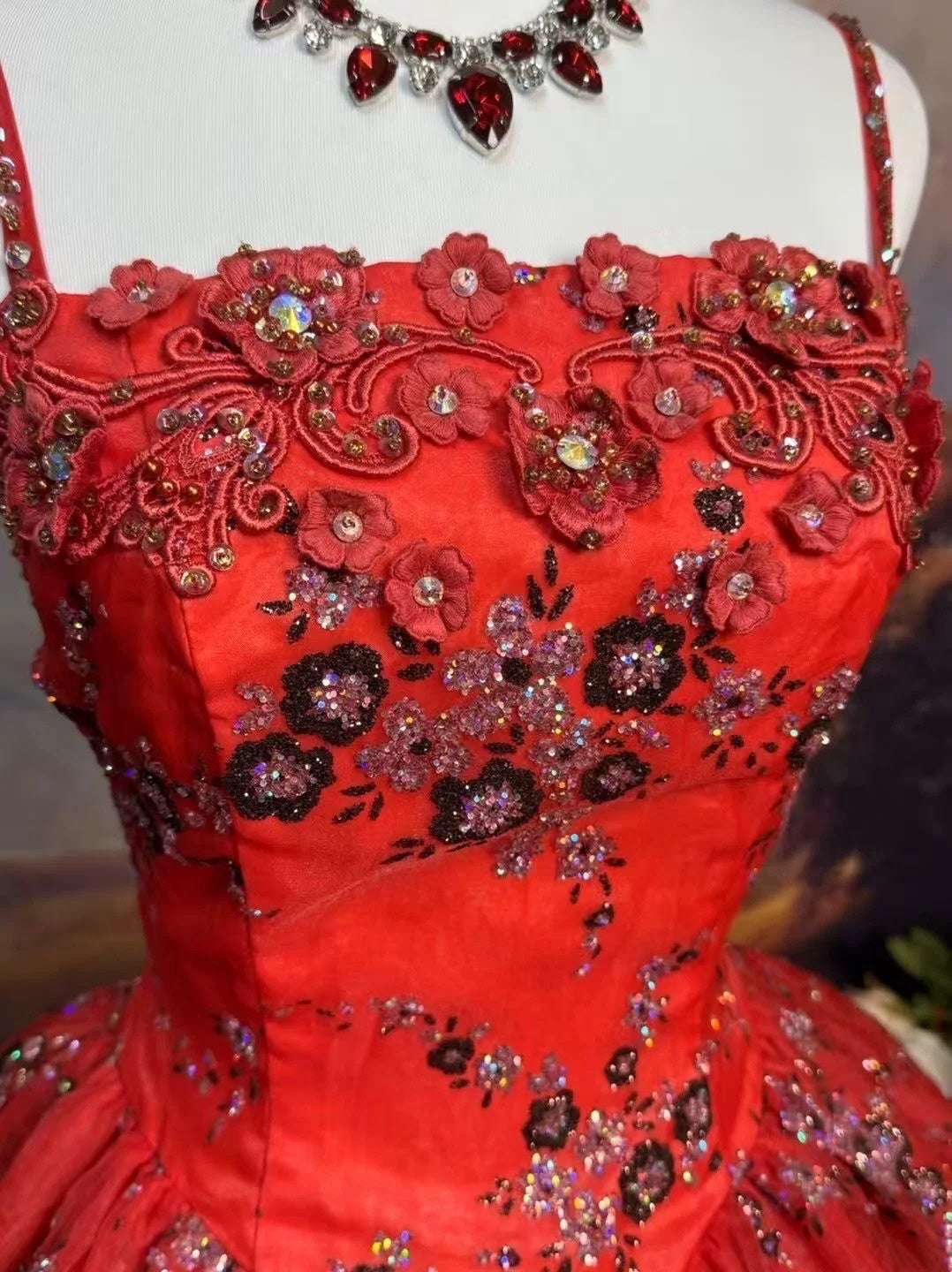 girlhomeshops - Robe de bal longue en tulle rouge à fleurs, délicatement perlée et ornée de perles gh6292