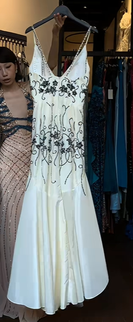 Ivory Spaghetti Straps V Neck Evening Gown Black Floral Beaded Irregular Ruffle Long Formal Prom Dress gh9741