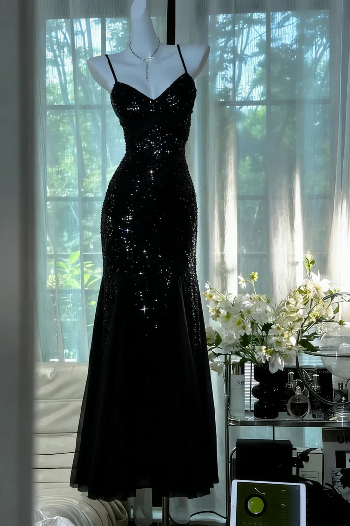 Funkelndes schwarzes Pailletten-Meerjungfrauenkleid mit Spaghettiträgern und offenem Rücken (Galaxy) gh7099