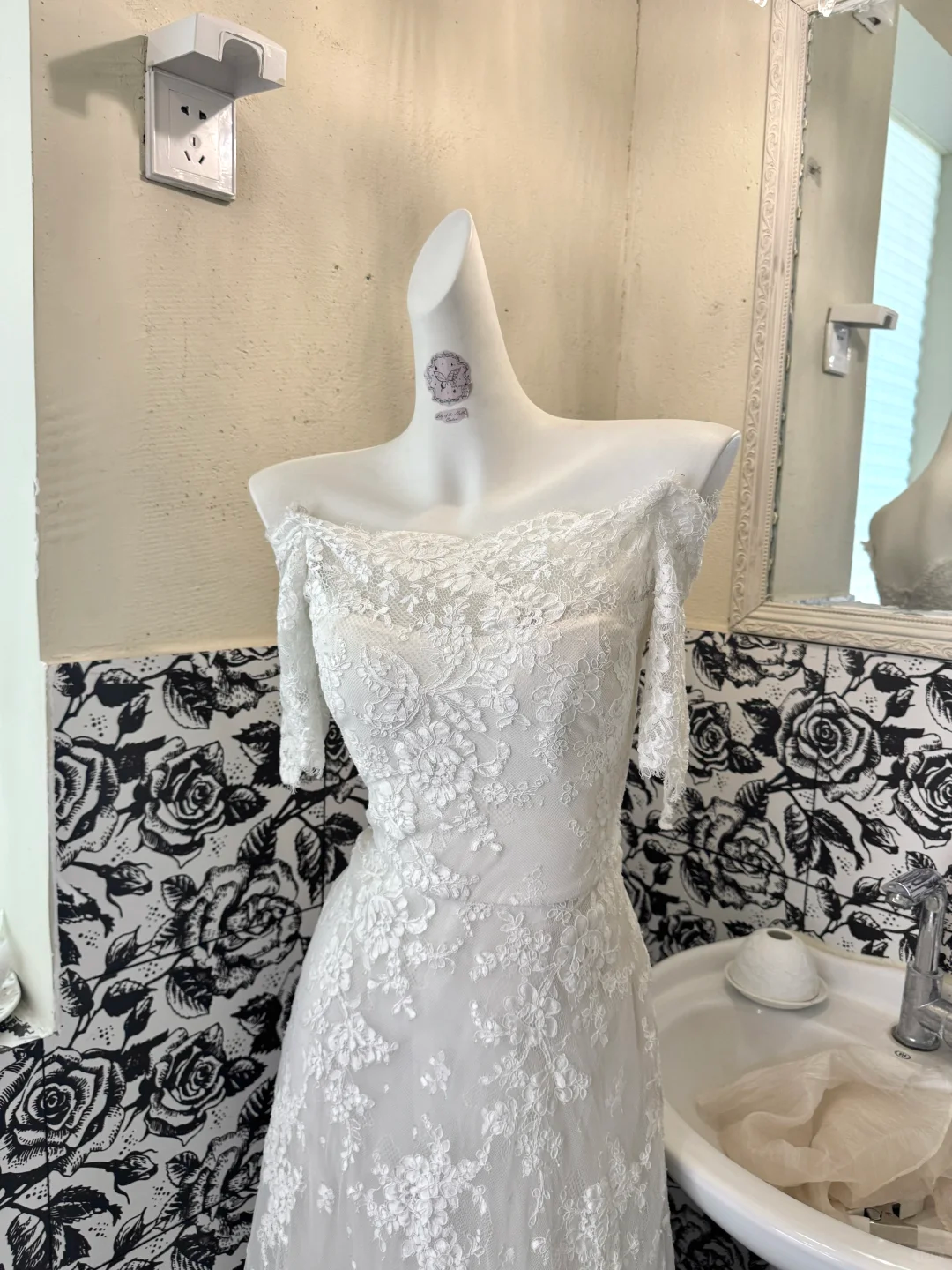 Ivory Lace Off-the-Shoulder Cinched Waist Figure-Flattering Long Romantic Dress, Wedding Gown gh7784