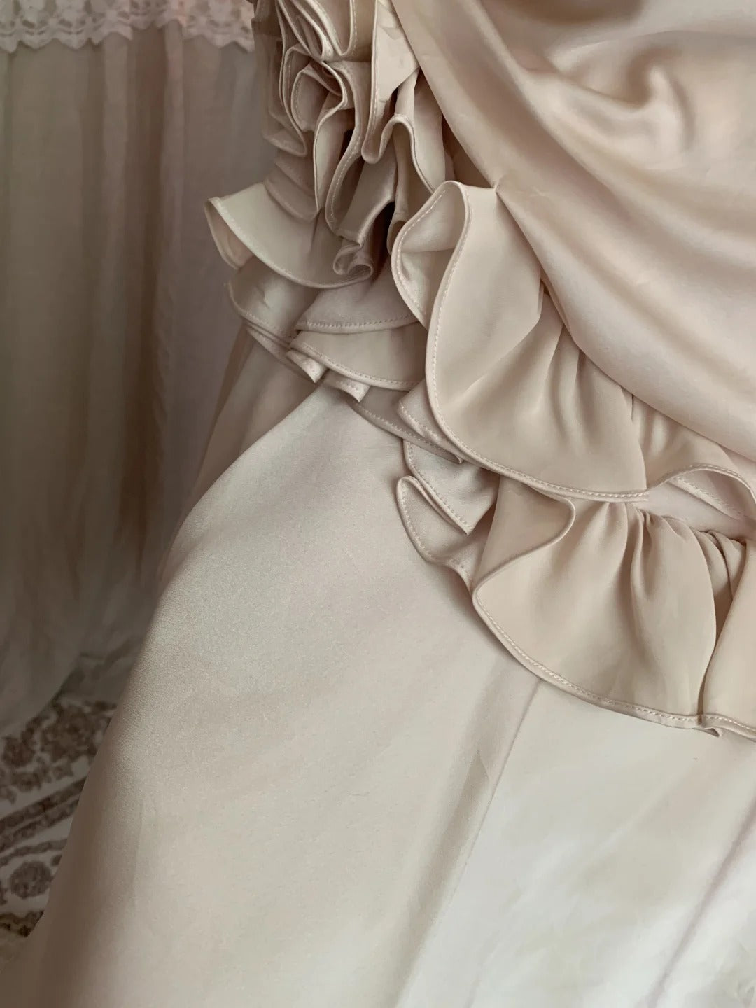 Atemberaubendes Champagner-süßes, niedliches, kurzes, unregelmäßiges Blumenmuster und unregelmäßiger Saum, Chiffon-Satin, Heimkehrkleid, Abendkleid, Geburtstagspartykleid, Ballkleid, Abschlussballkleid, gh3923