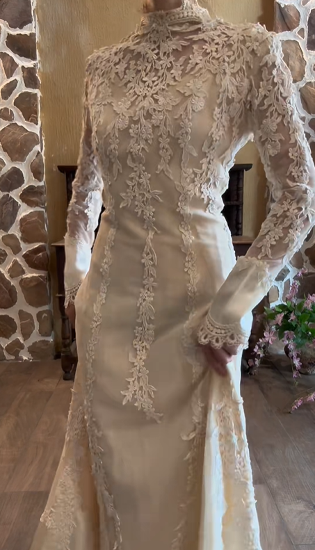 Cream Apricot Vintage Victorian Lace Wedding Gown, Illusion High Neck Long Floral Lace Sleeve Fitted Mermaid Bridal Dress gh9072