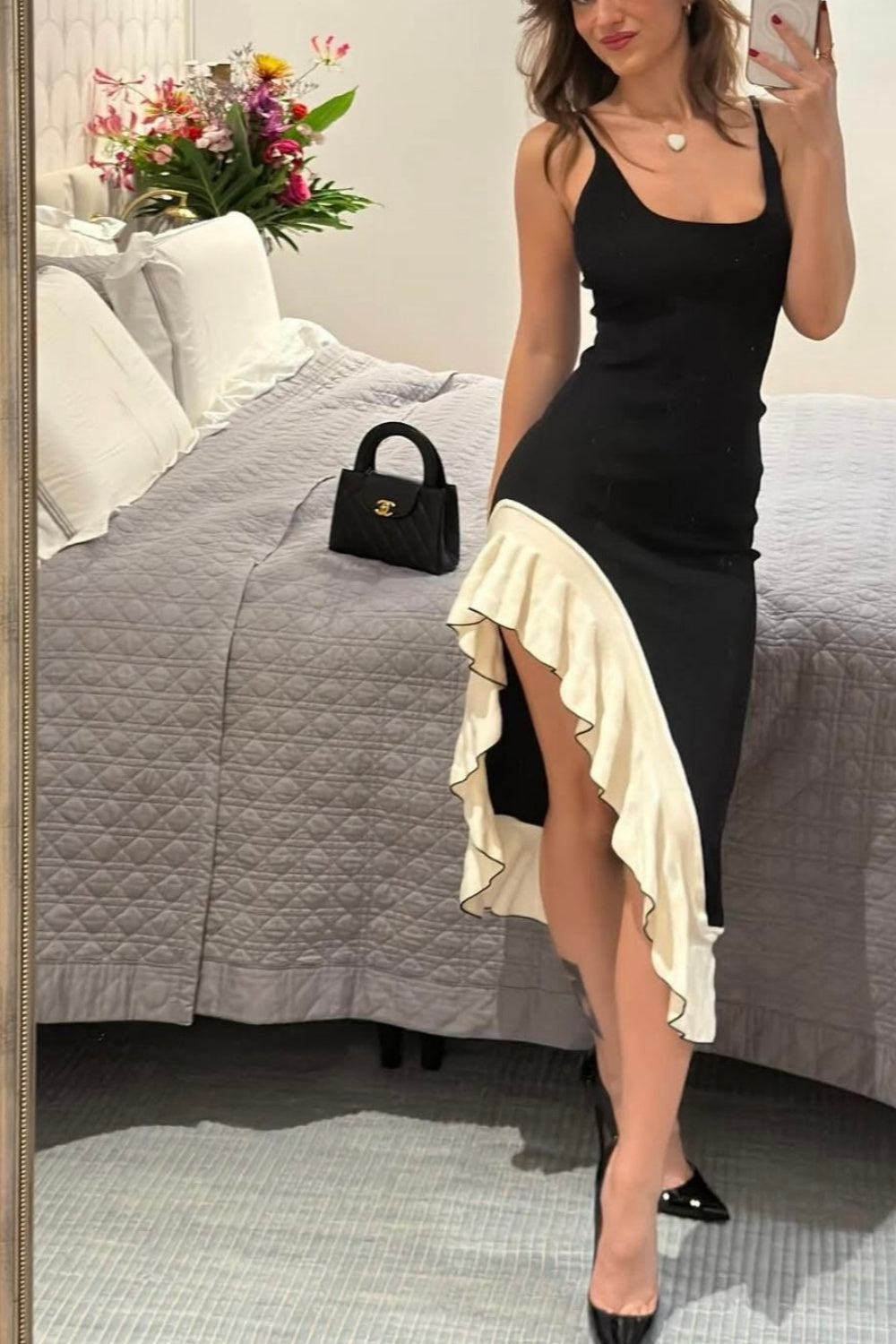 girlhomeshops - Robe à volants noire et blanche gh6143