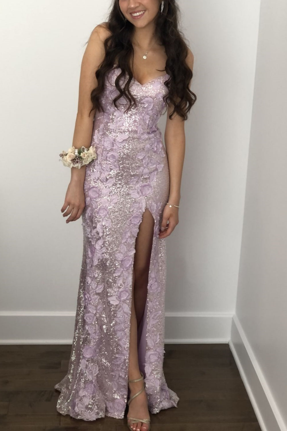 girlhomeshops-Charmantes Kleid mit glänzendem floralem Schlitz-Tube-Top, langen Pailletten, Ballkleid, Abschlusskleid gh5867