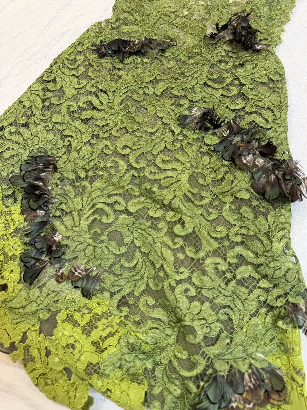 girlhomeshops - Robe midi sans manches à empiècements en dentelle et mousseline vert olive gh6311