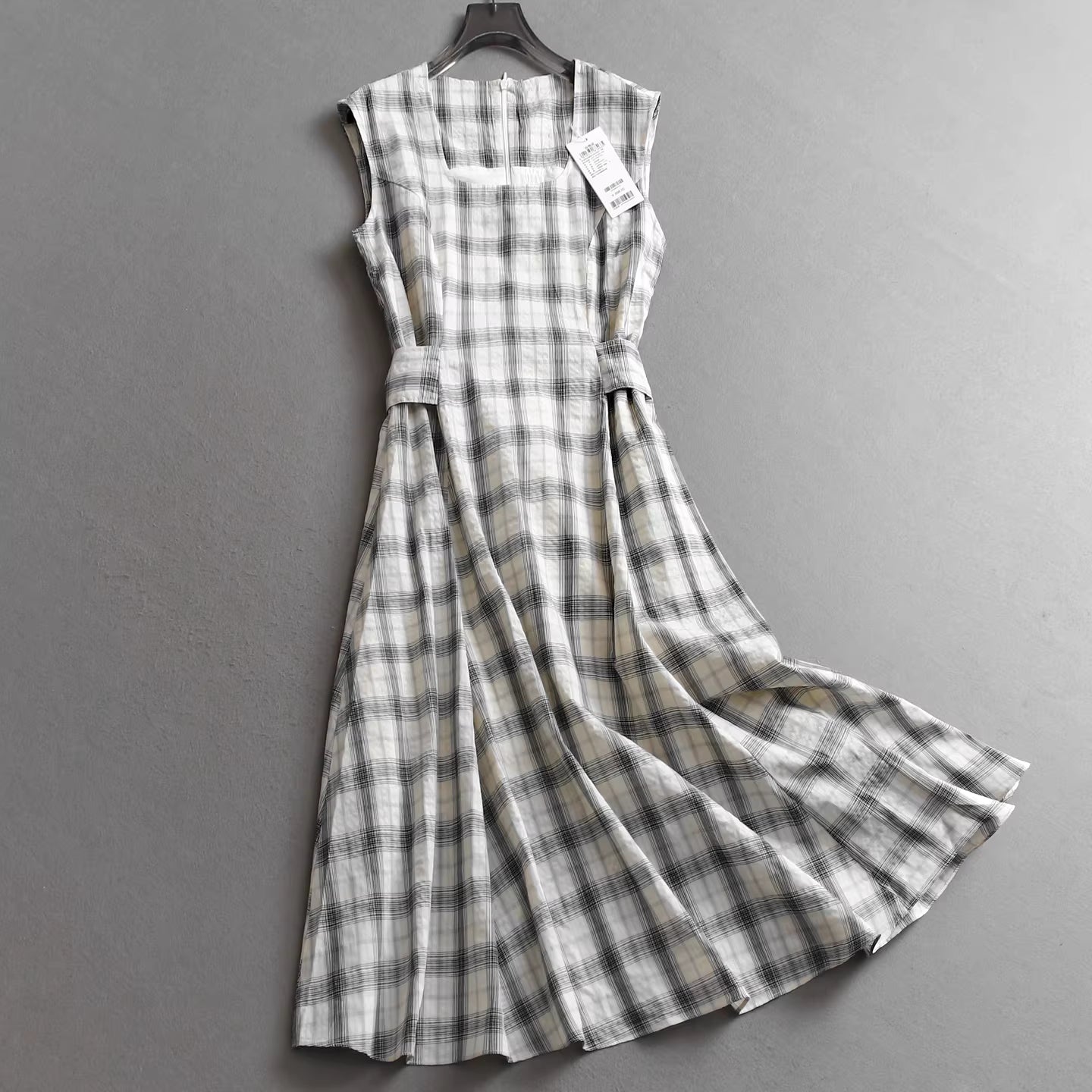 Robe gilet sans manches à carreaux color-block, taille plissée flatteuse, encolure carrée, nouvelle tendance été. 11339