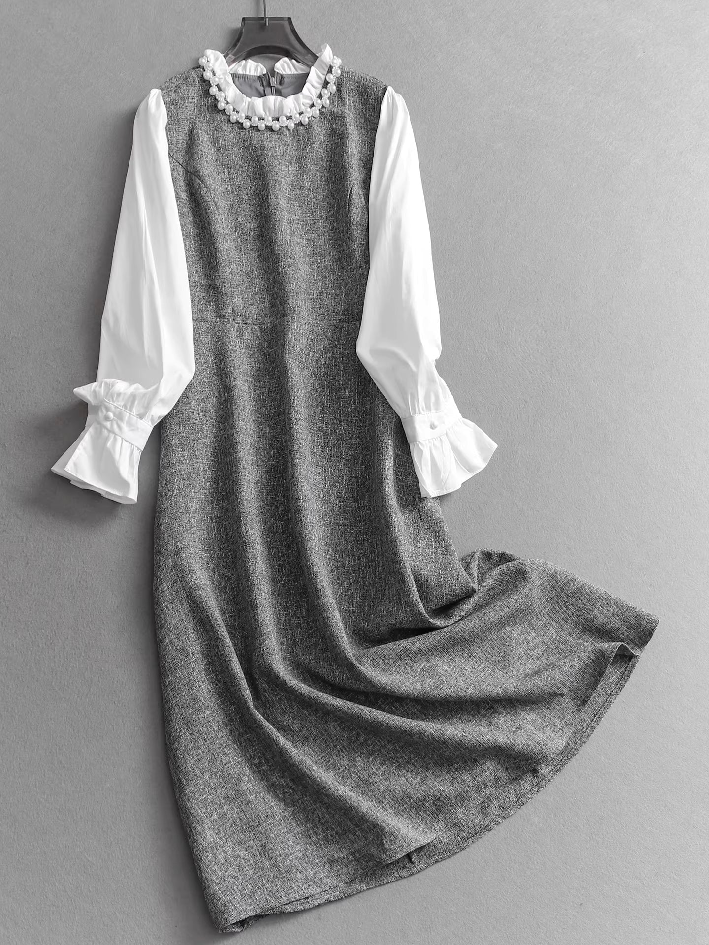 Pearl-embellished ruffled collar, color-blocked design, bell sleeves, French chic style, faux two-piece long-sleeved dress 11310