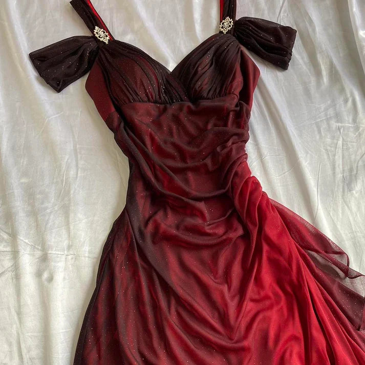 Robe de soirée longue élégante bordeaux brillante à volants et épaules dénudées gh3204