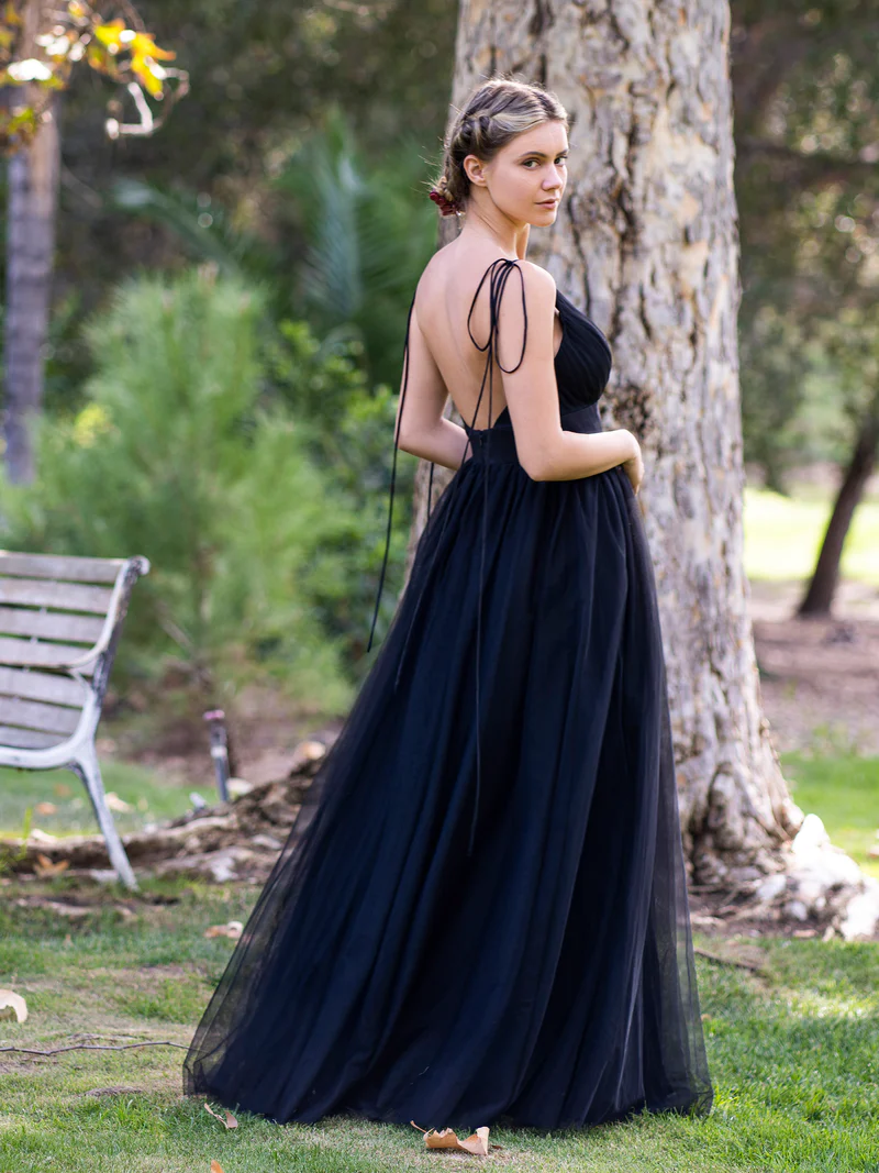 Ballkleid aus Tüll mit tiefem V-Ausschnitt und Schleppe, gh2680