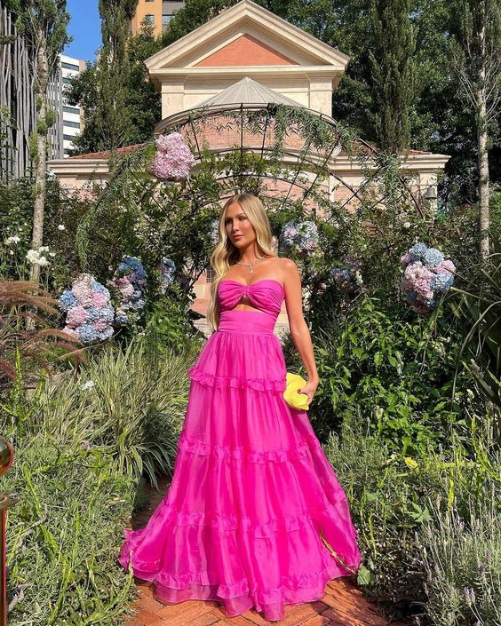 Robe de soirée rose vif à volants et décolleté en cœur gh2831