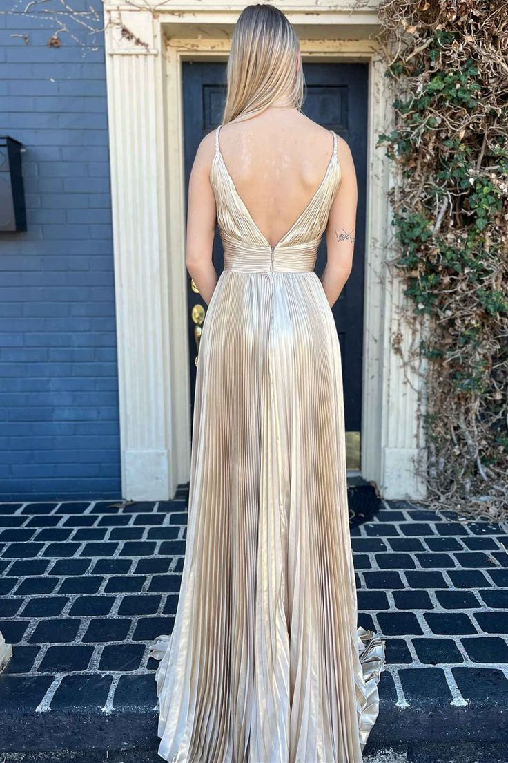 Langes, plissiertes Ballkleid mit tiefem V-Ausschnitt gh2988