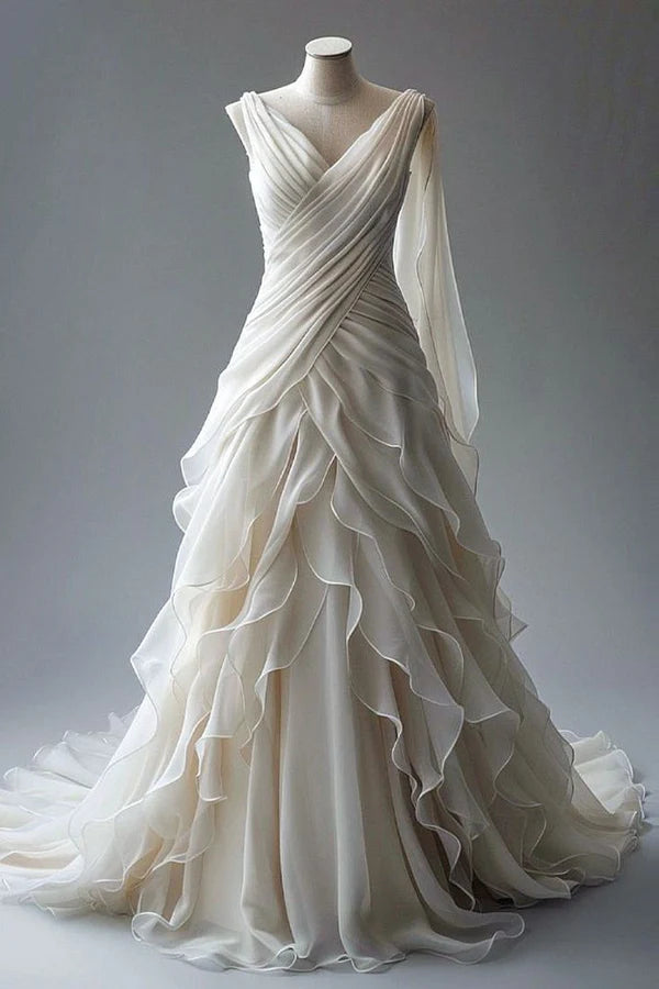 Robe de mariée légère en tulle ivoire à plusieurs épaisseurs : col en V froncé, manches papillon, idéale pour un mariage en extérieur (gh6591)