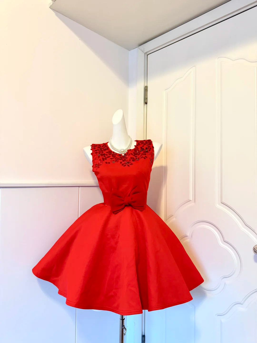 Red Sleeveless Short Cocktail Dress, Round Neck 3D Floral Applique Large Matching Bow Sash Voluminous A‑Line Homecoming Party Gown gh9251
