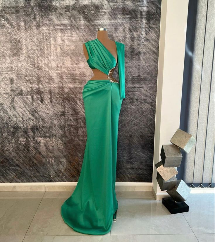 Grünes wunderschönes, glänzendes, sexy, taillenfreies, mit Strasssteinen verziertes, langes Ballkleid-Abendkleid gh3051