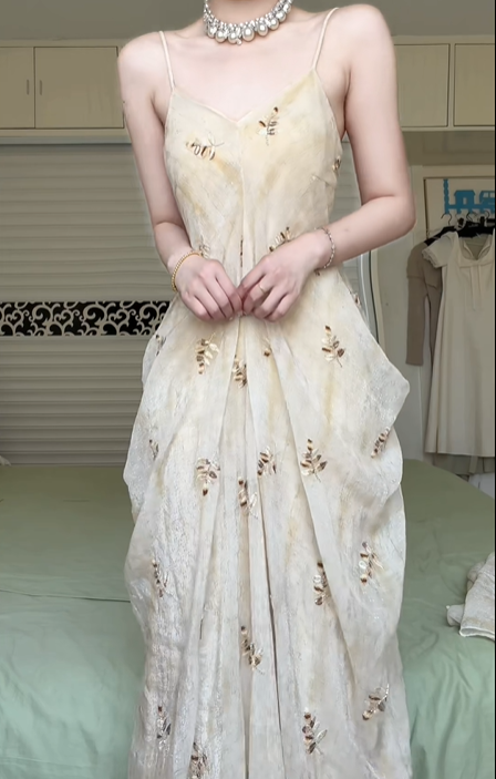 Light Apricot Spaghetti Strap Long Evening Gown, V‑Neck Gold‑Brown Leaf Embroidery Draped Pleated Floor‑Length Formal Prom Dress With Pockets gh8982