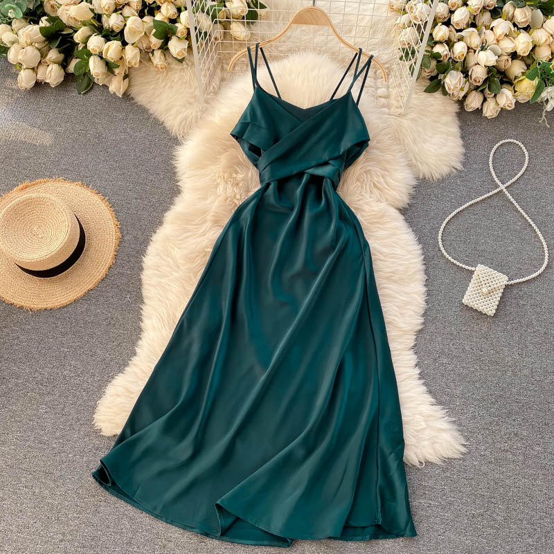 Robe courte en satin à la mode 10944
