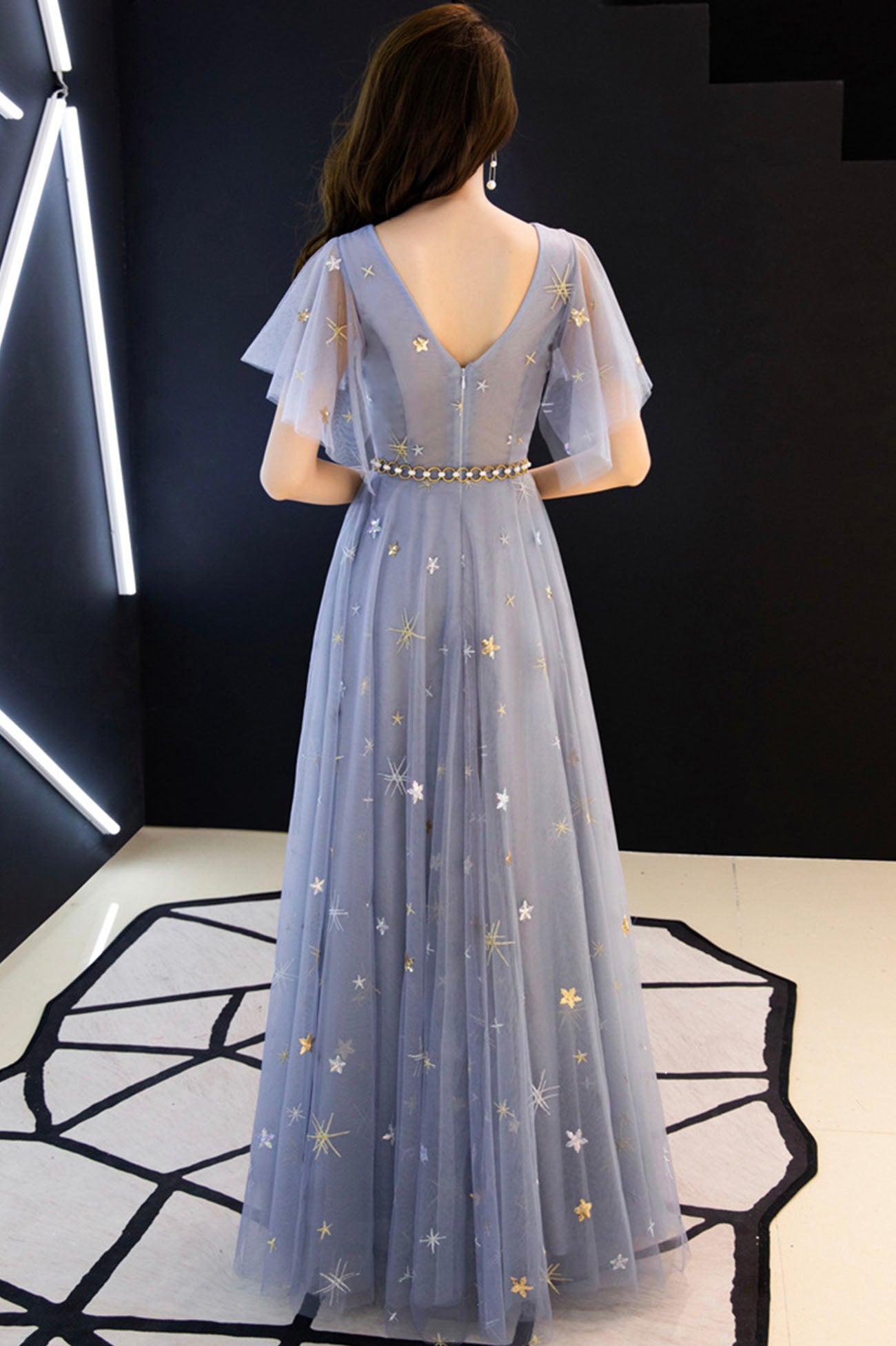 Blaues langes Ballkleid aus Tüll mit V-Ausschnitt blaues Abendkleid 10640