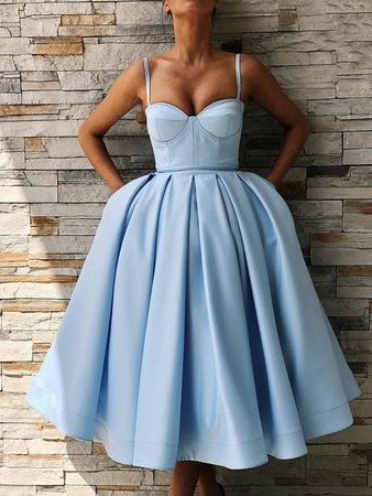 Robe de soirée mi-longue à bretelles spaghetti et décolleté en cœur gh796