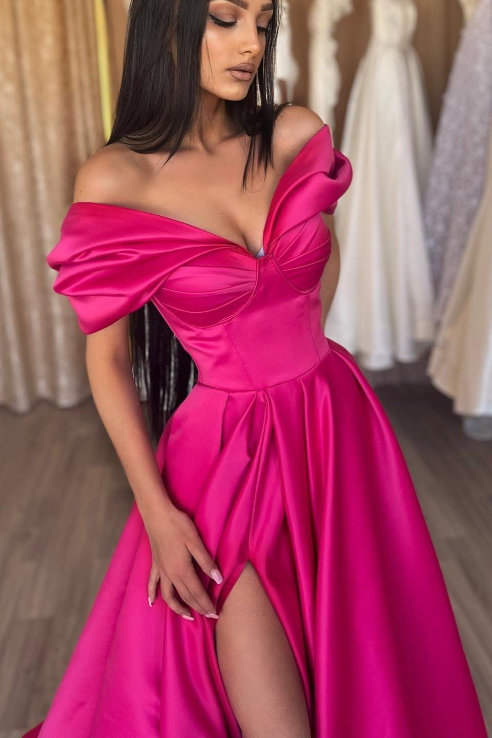 A-Linien-Abschlussballkleid mit fuchsiafarbenem Porträt und Schlitz gh651