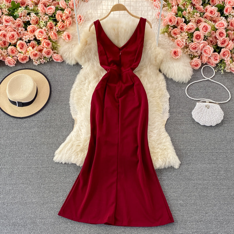 Rotes Modekleid mit V-Ausschnitt 423