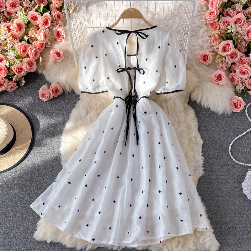 Süßes A-Linienkleid mit Blumenapplikationen Modekleid 523
