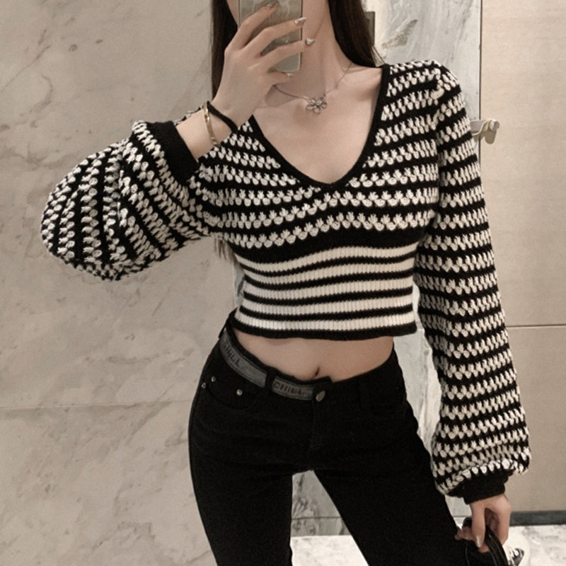 Fashionable v-neck long-sleeved knitted top 308
