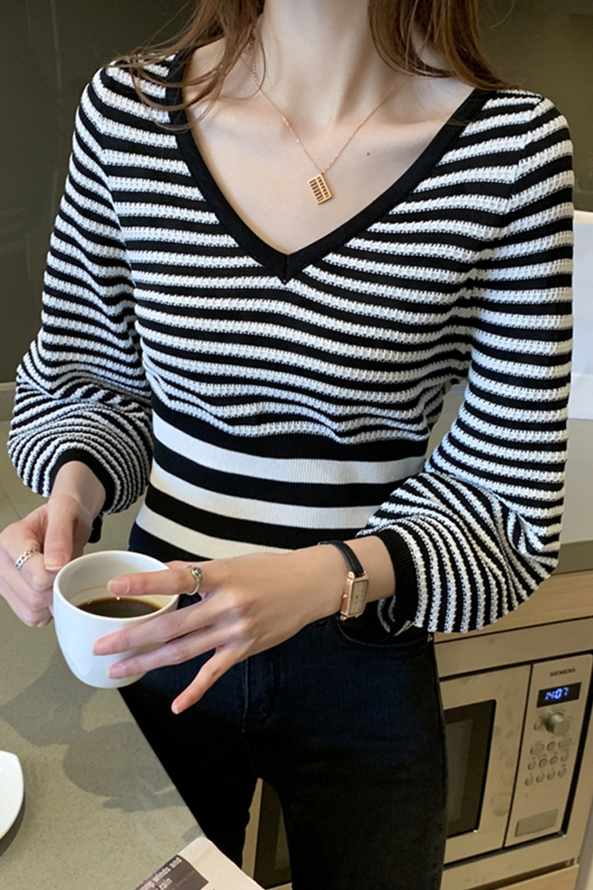 Cute v-neck striped knit top 309