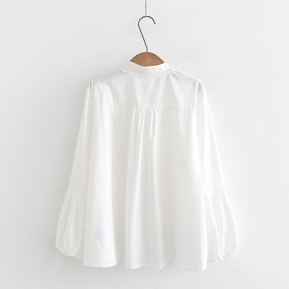 Lovely embroidered long-sleeved shirt 287
