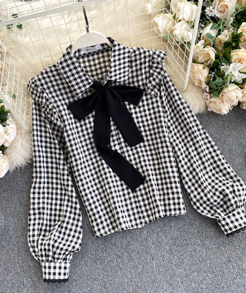 Cute black plaid top 372